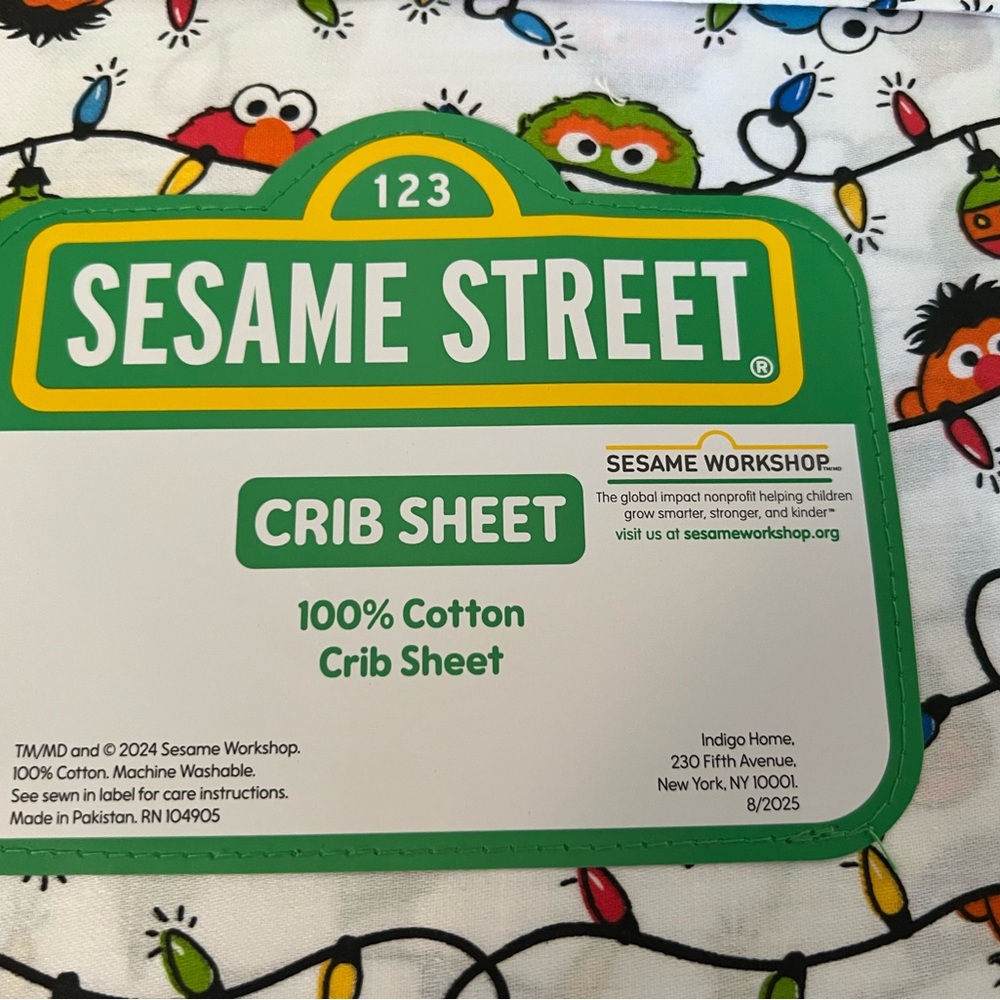 NWT Sesame Street Christmas Lights Crib Sheet - Picture 4 of 4